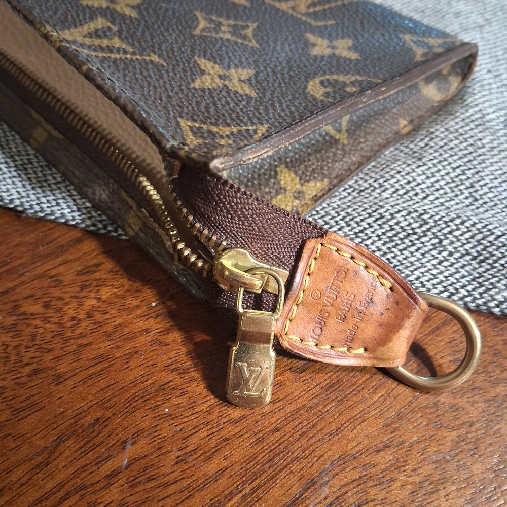 Louis Vuitton Monogram Clutch - Picture 11 of 11